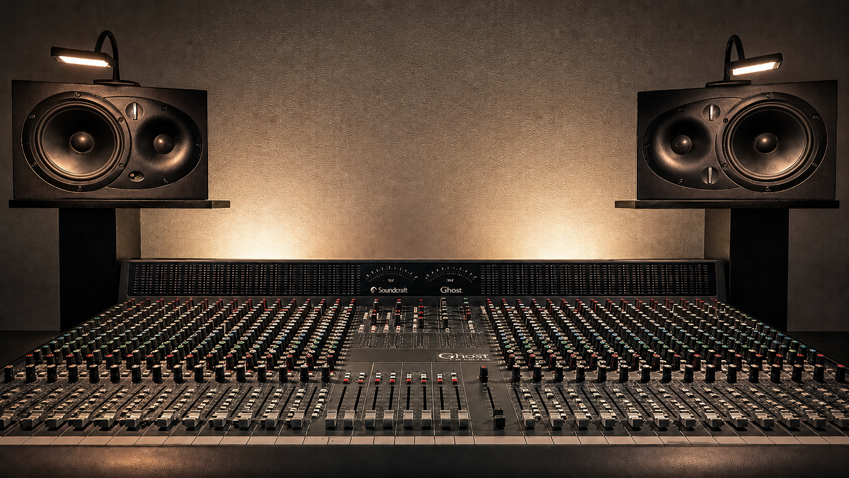 Mixing console / control surface